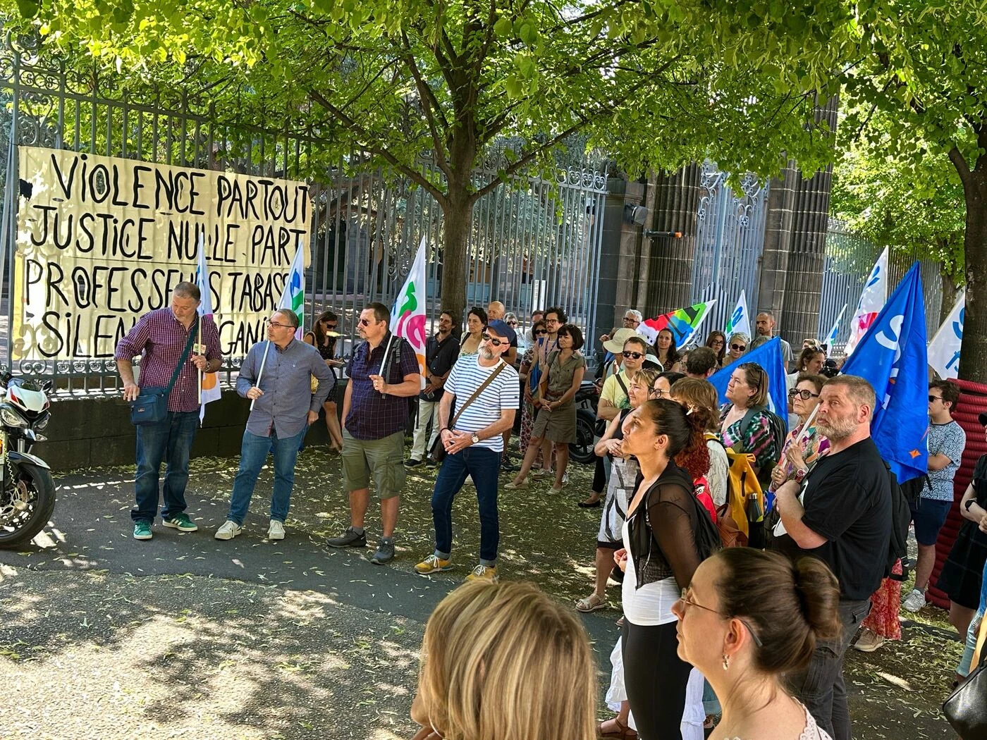 « Un manque de moyens humains » : à Clermont-Ferrand, des enseignants mobilisés après l’agression d’un professeur
