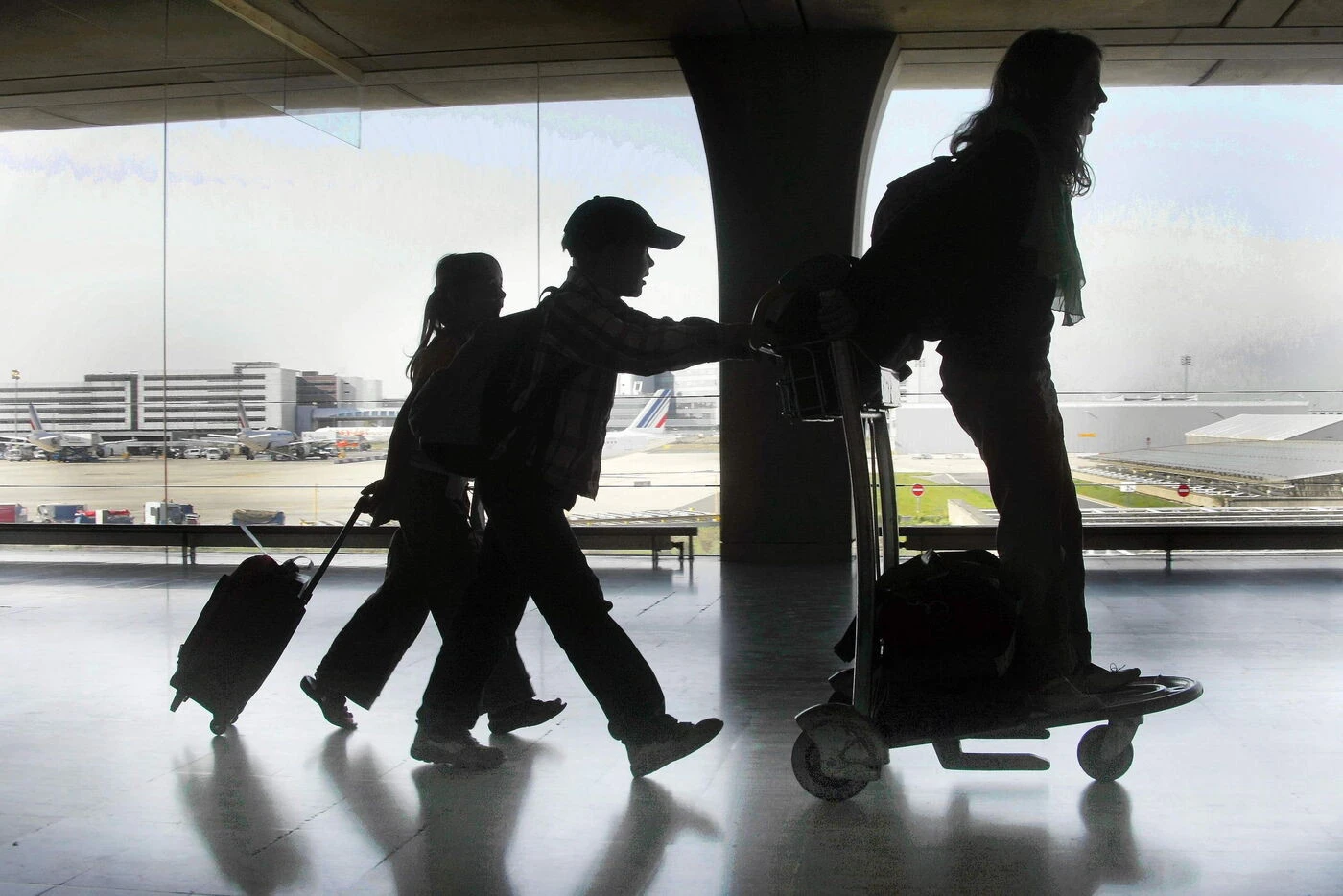 Un couple laisse seul son enfant de 10 ans à l’aéroport de Barcelone et prend son vol pour partir en vacances
