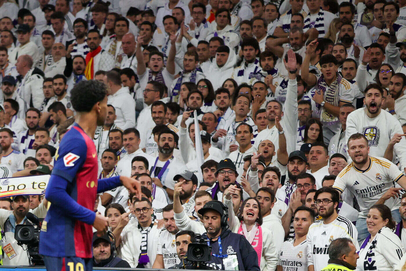 Real Madrid : trois supporters interpellés pour des insultes racistes lors du dernier clasico face au Barça