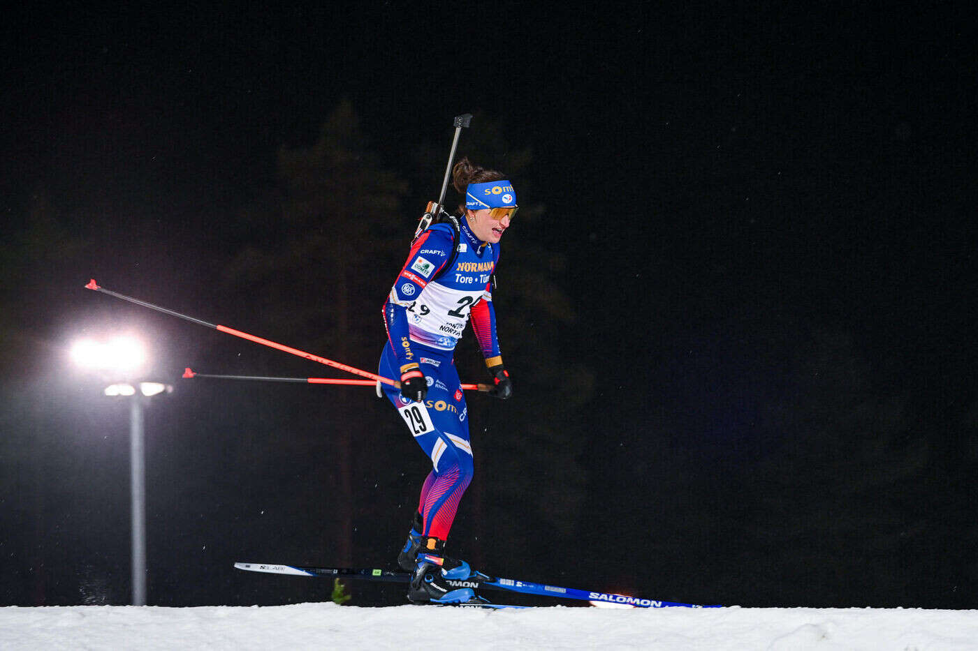 Biathlon : Julia Simon 2e de la mass-start grâce à un très gros tir debout