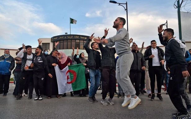 Algérie : des universitaires et militants du Hirak placés sous contrôle judiciaire