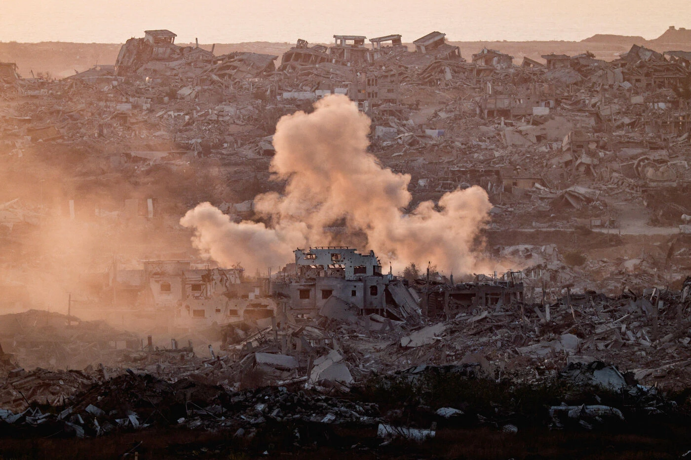 Gaza : au moins 30 morts dans des raids israéliens sur Nousseirata, selon la Défense civile