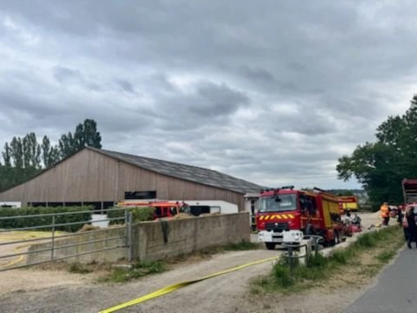 Incendie dans un centre équestre à Chaumontel : 40 chevaux évacués, l’un d’eux gravement brûlé