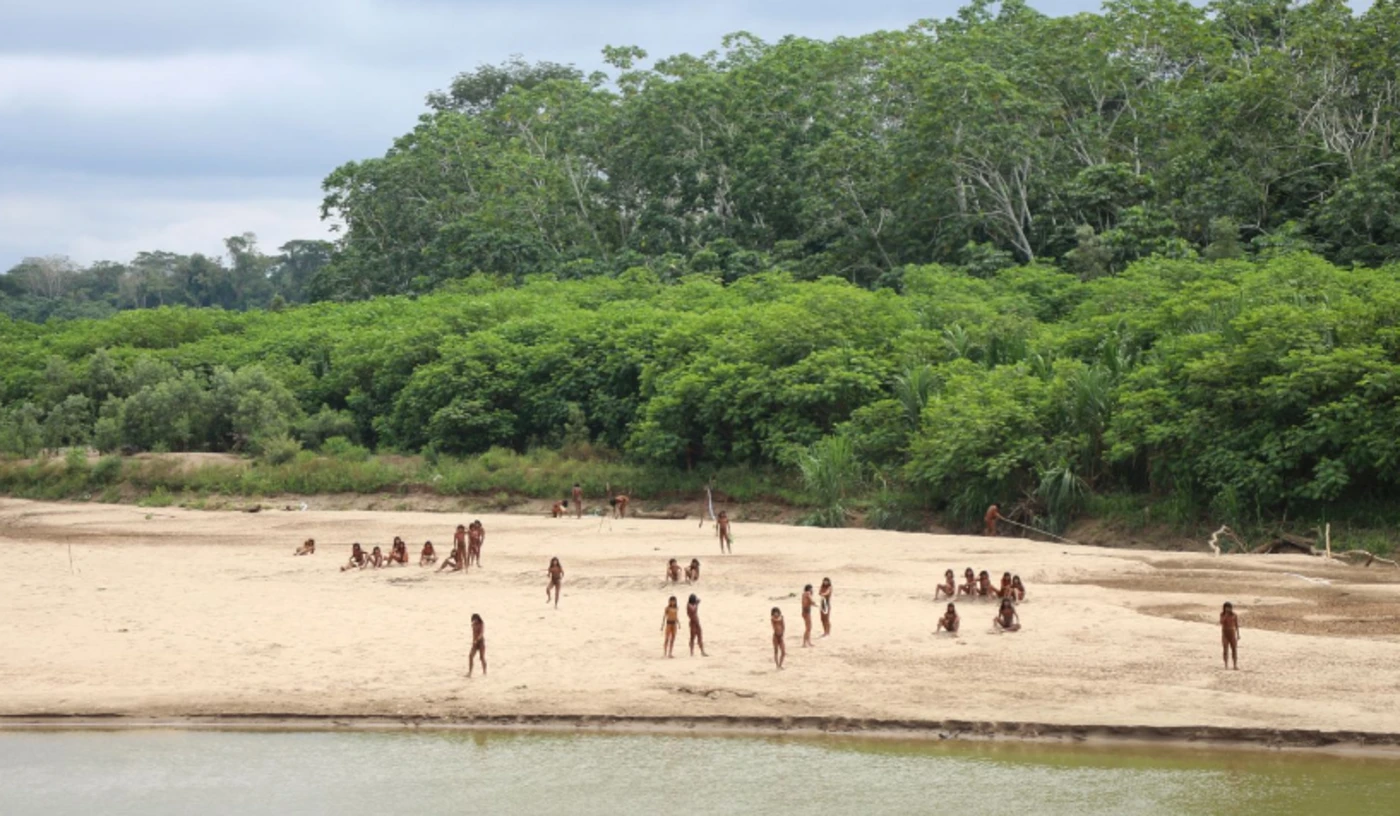 « Ils sont en danger » : une tribu indigène isolée aperçue alors qu’une entreprise construit un pont près de leur territoire