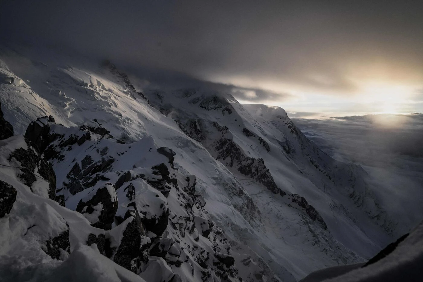 Mont-Blanc : un skieur de pente raide se tue après une chute de plus de 300 m