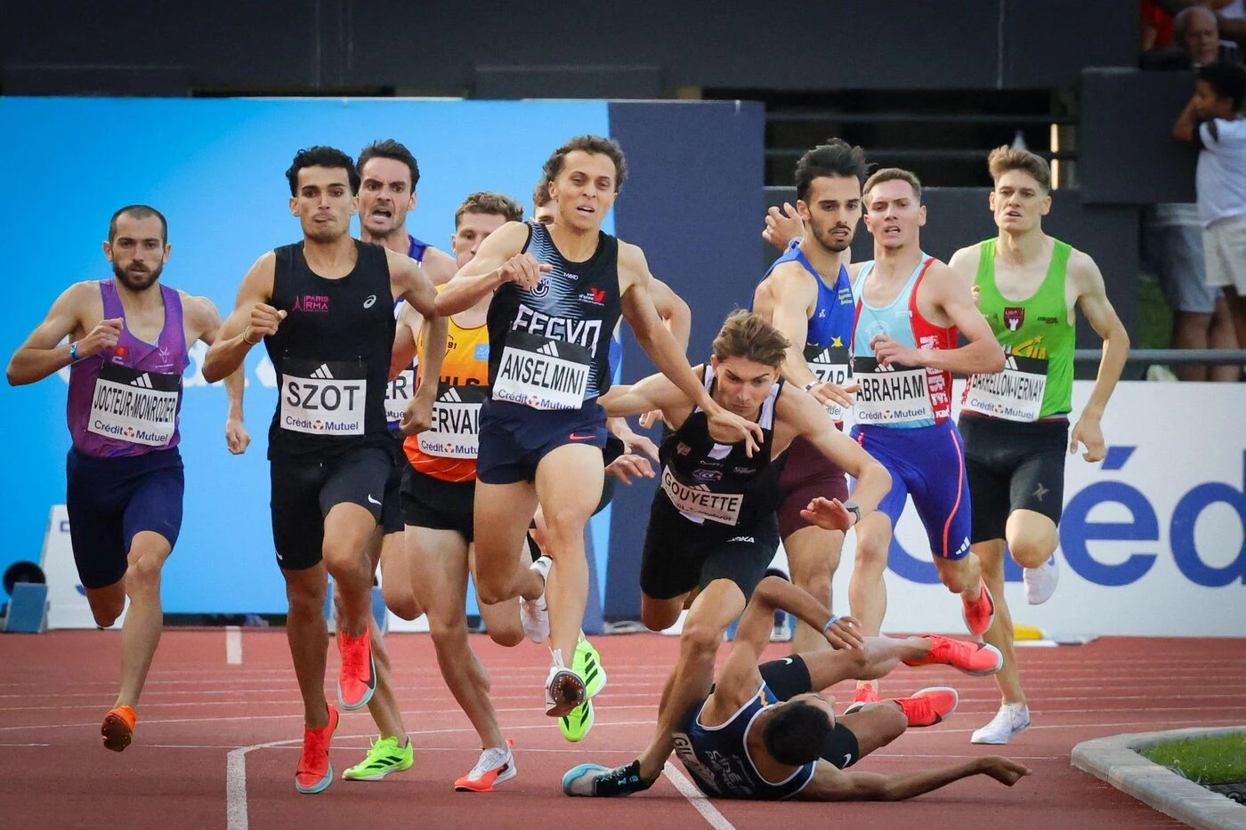 Championnats de France d’athlétisme : la vidéo de la terrible chute collective à l’arrivée du 1500 m hommes