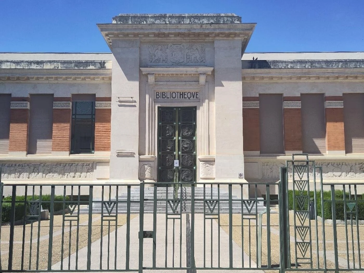 Maison d’édition néonazie à Toulouse : la mairie retire certains livres présents dans les bibliothèques de la ville