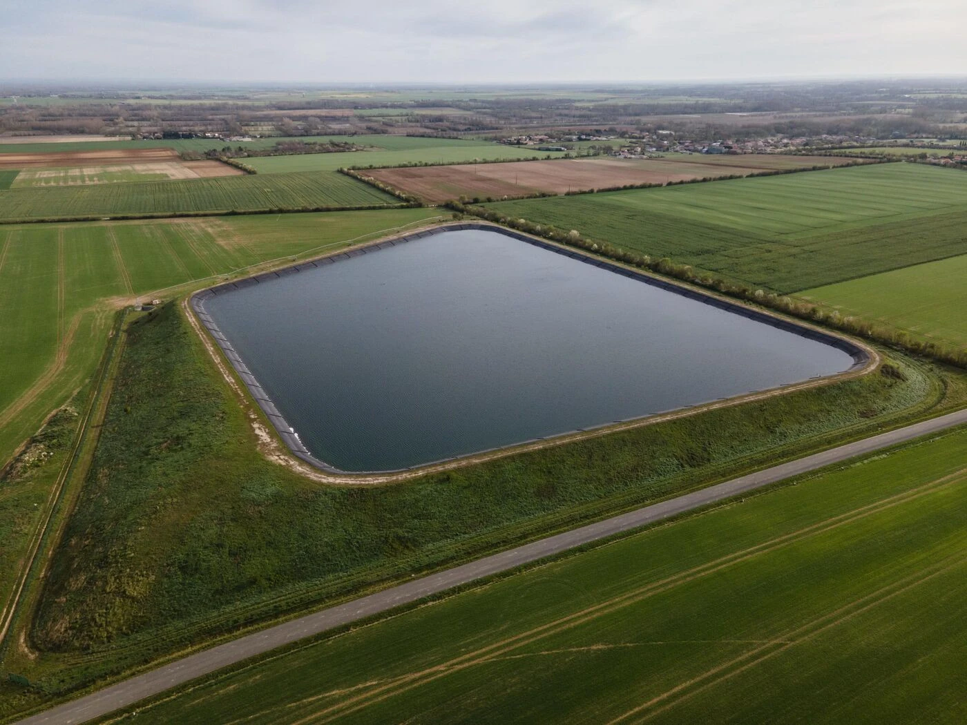« Un accaparement de l’eau » : neuf agriculteurs jugés à La Rochelle pour avoir irrigué via des bassines illégales