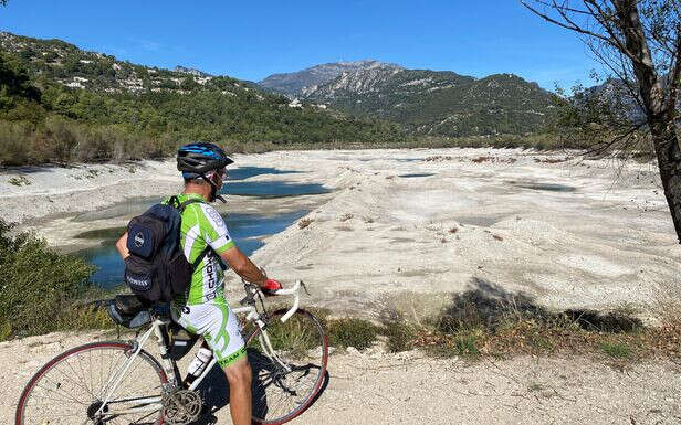 Sécheresse : le lac du Broc, près de Nice, a laissé place à un paysage lunaire