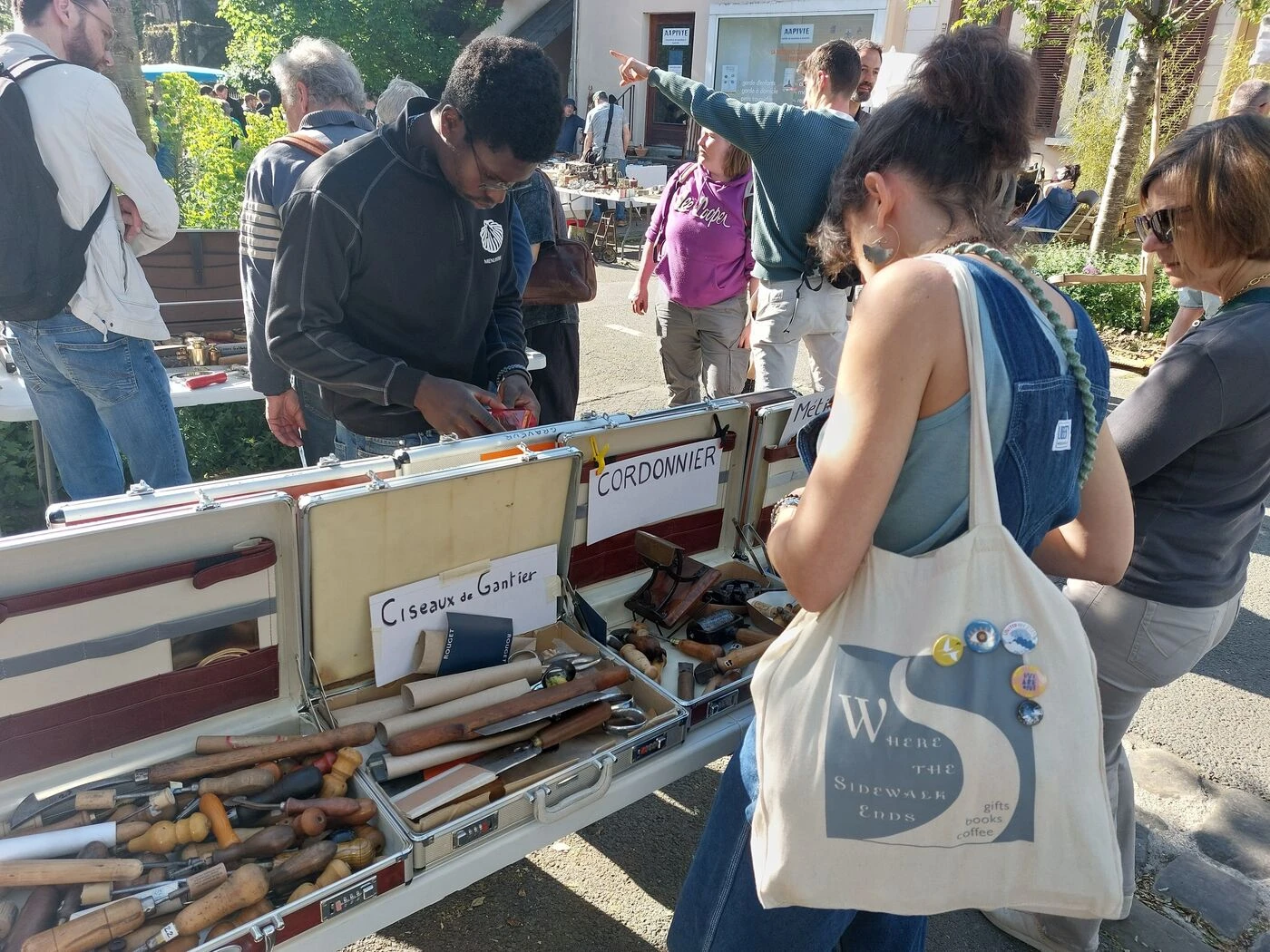 « Rien à voir avec les enseignes de bricolage » : pourquoi la foire à l’outil ancien de Bièvres cartonne