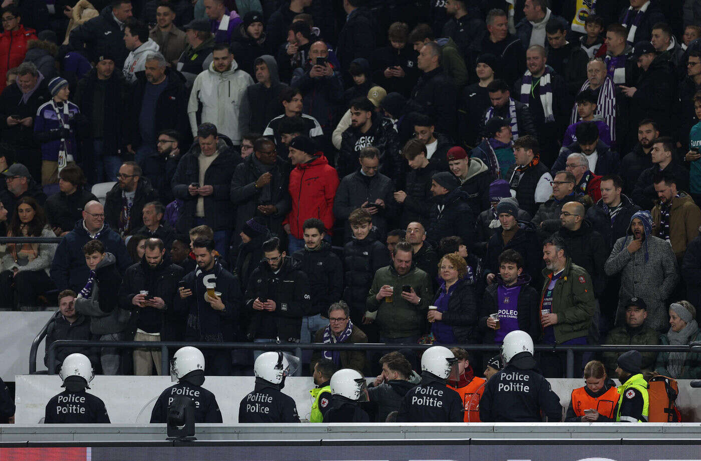 Ligue Europa : le match Anderlecht -Fenerbahçe interrompu vingt minutes après des bagarres en tribunes