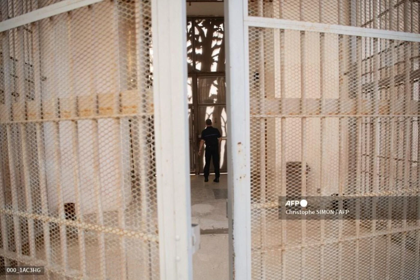 Un vaste trafic d’armes piloté depuis une prison picarde : 13 personnes mises en examen