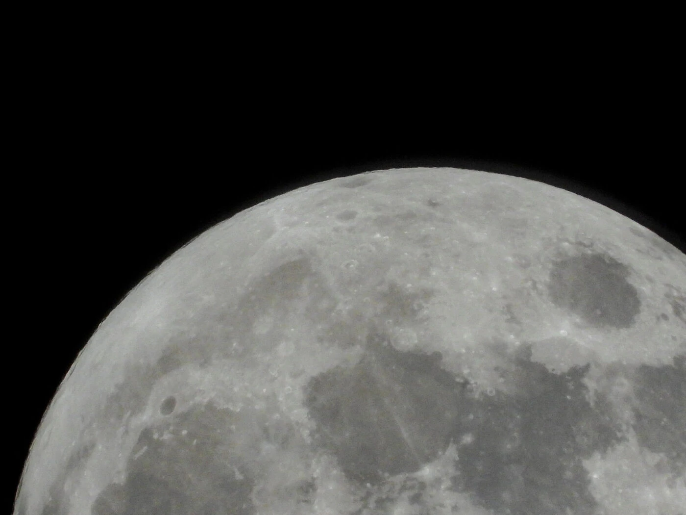 Mission Artemis II : c’est quoi la face cachée de la Lune, que les astronautes s’apprêtent à survoler ?
