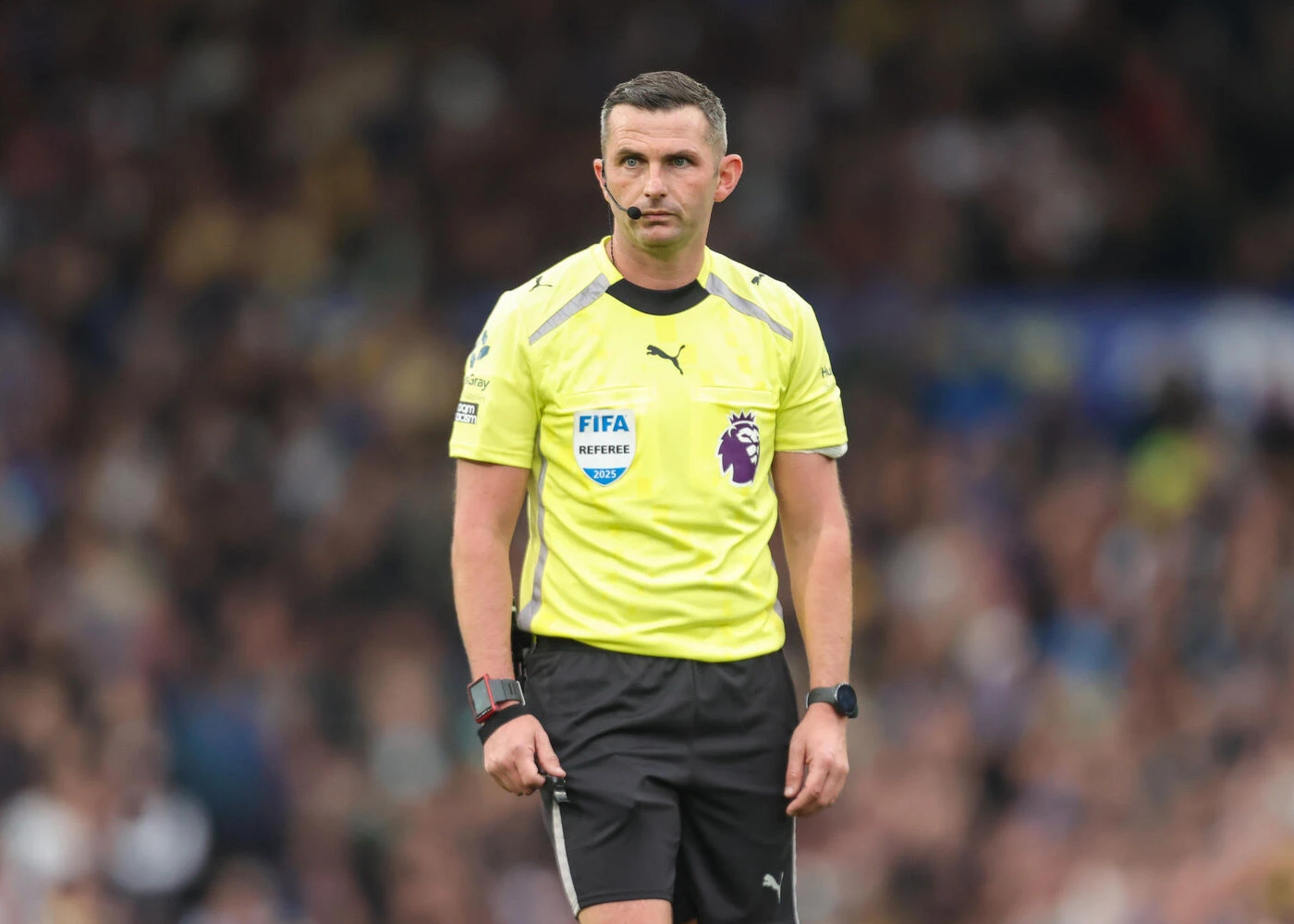 FC Barcelone-PSG : qui est Michael Oliver, l’arbitre désigné pour diriger le choc de Ligue des champions ?