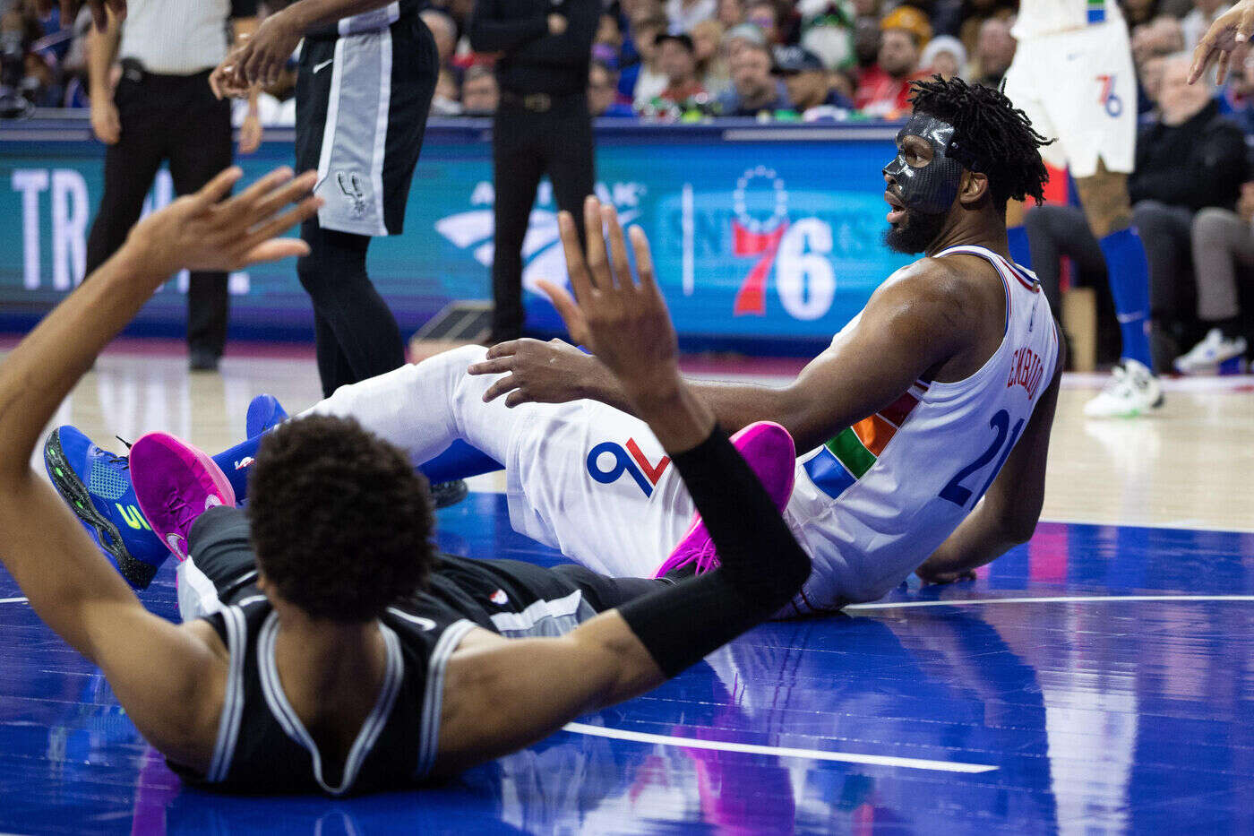 « Quand il est éjecté, c’est une équipe différente » : un roublard Victor Wembanyama fait dégoupiller Embiid en NBA