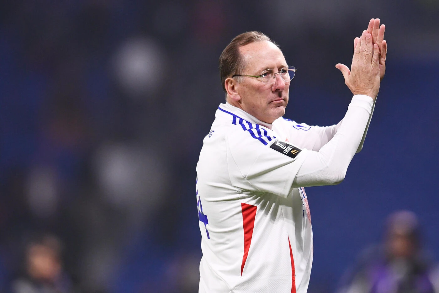 « C’est un séisme, j’ai envie de pleurer » : colère et sidération à Lyon après la relégation de l’OL en Ligue 2