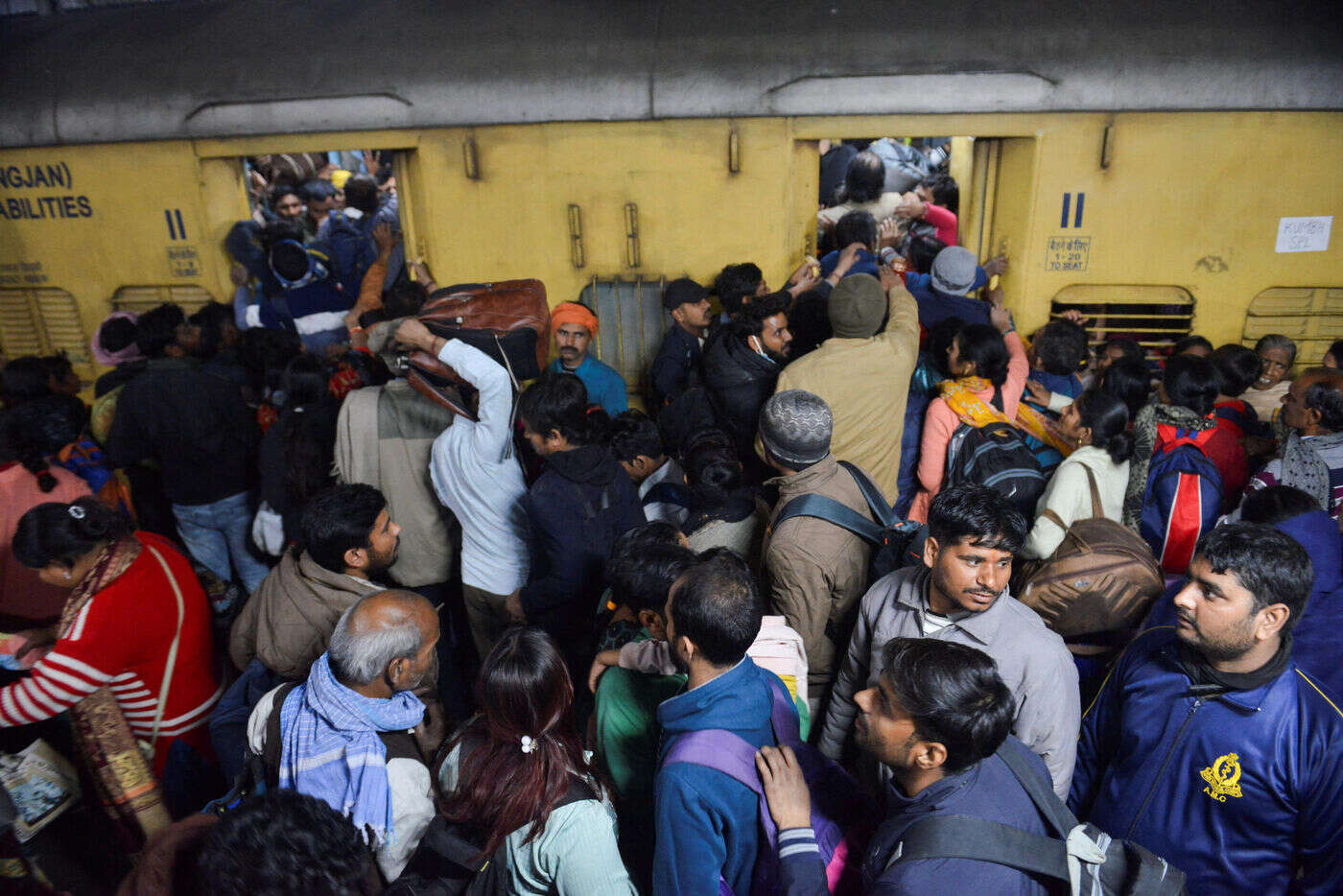 « Je n’avais jamais vu une telle foule » : en Inde, au moins 18 morts lors d’une bousculade dans une gare