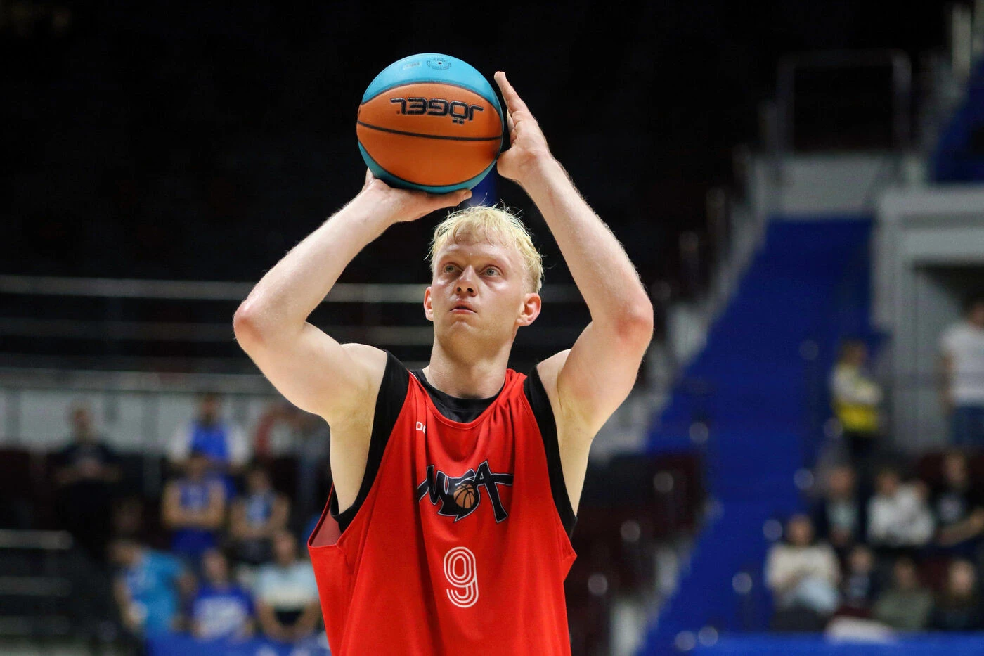 Basketteur russe arrêté en France à la demande des États-Unis : son avocat réclame sa libération immédiate