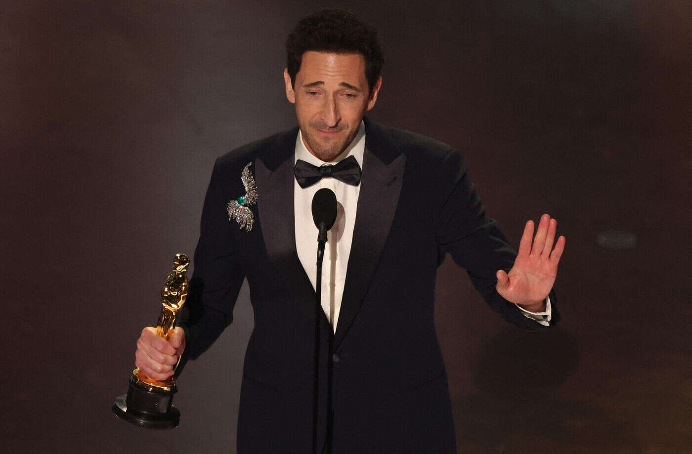 « Je serai bref » : l’acteur Adrien Brody bat le record du plus long discours aux Oscars