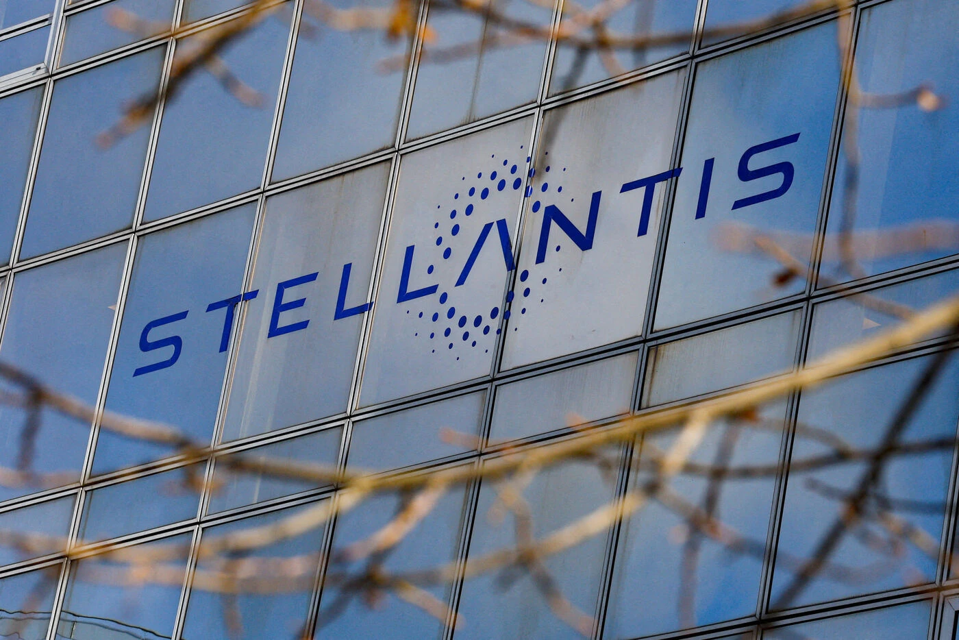 Après un semestre difficile, Stellantis promet des « décisions dures » pour redresser la barre