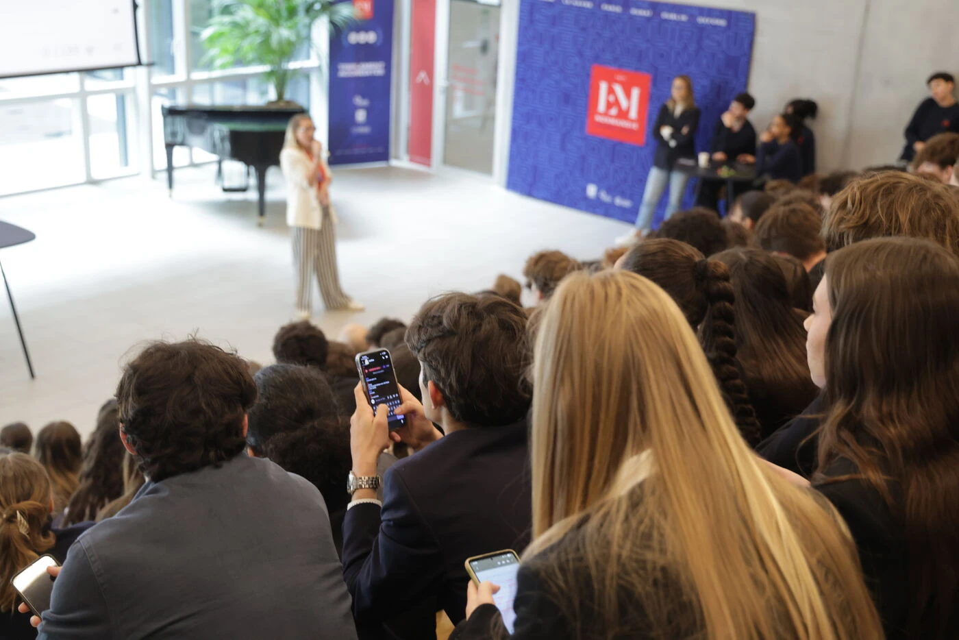 Emploi : « J’ai travaillé mon profil Linkedin comme une marque », parcours d’une jeune diplômée qui n’a rien lâché