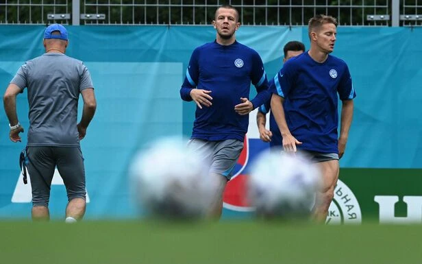 Euro 2021 : le Slovaque Denis Vavro positif au Covid-19
