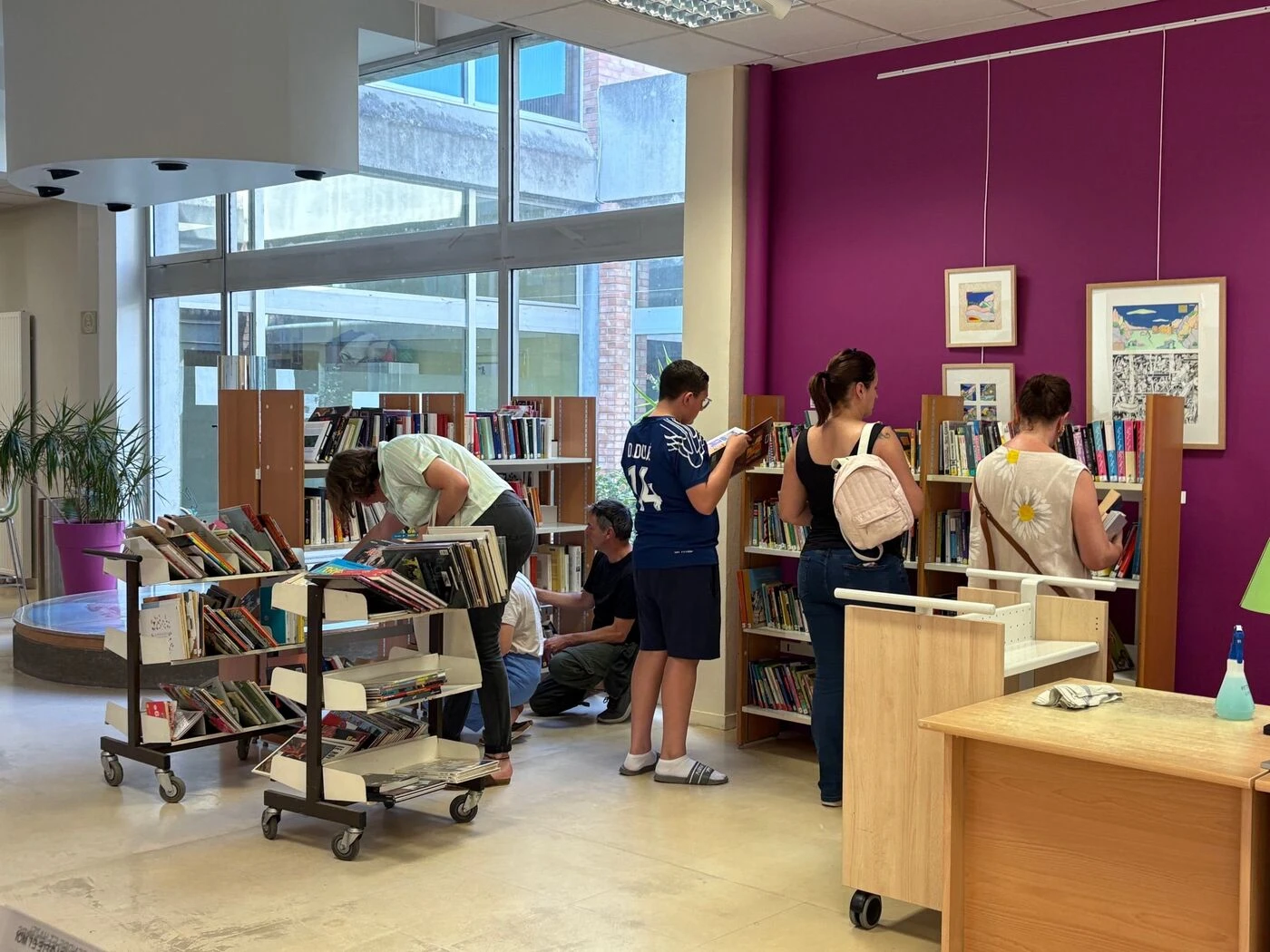 « Faire plaisir et faire de la place » : la médiathèque de Persan propose 6 000 livres, CD et Vinyles à 1 euro