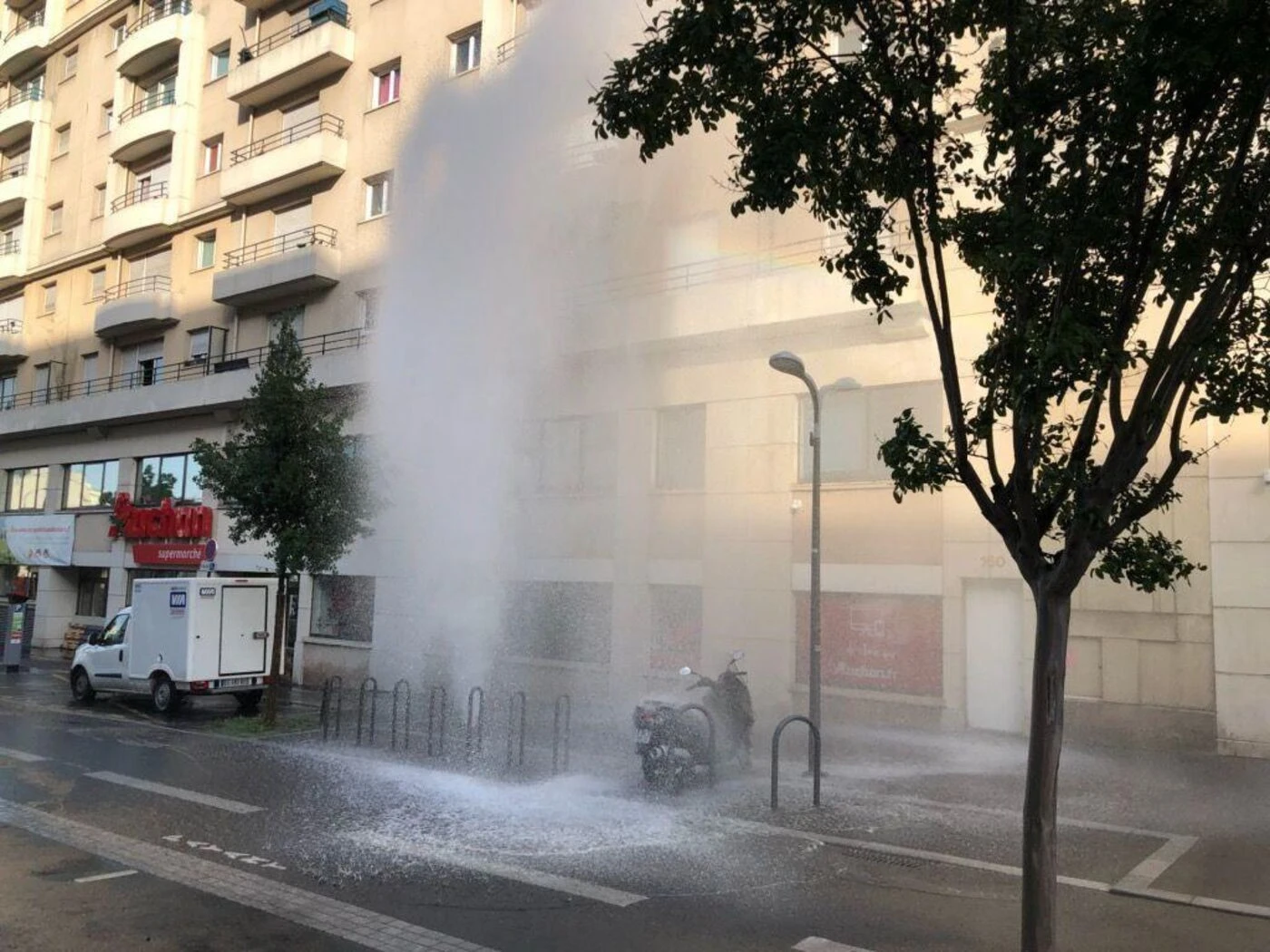 Bouches à incendies ouvertes à Asnières : la mairie envoie la facture de 1000 euros à deux familles