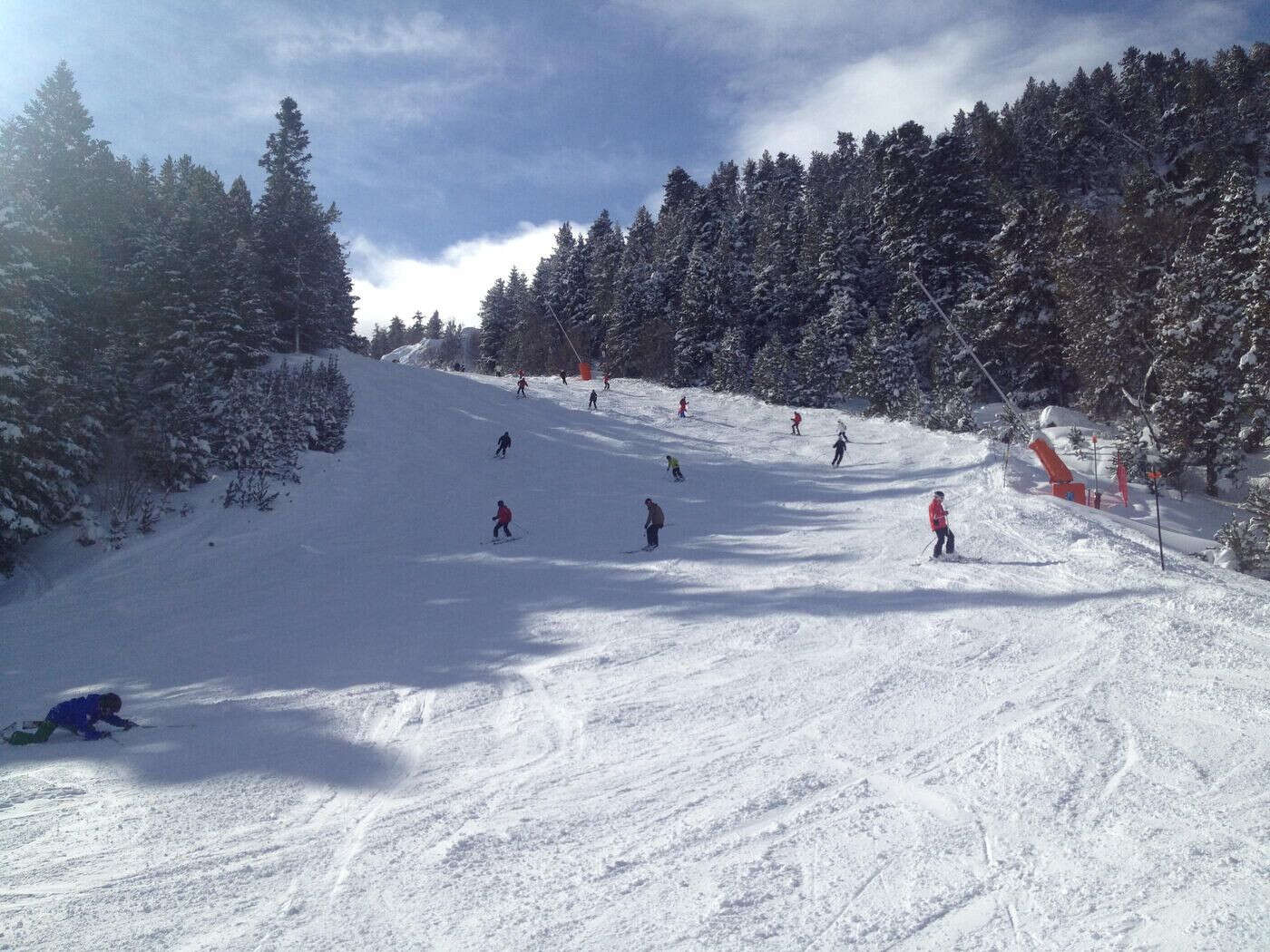 Font Romeu Pyrénées 2000 : une skieuse de 52 ans meurt en percutant un rocher lors d’une sortie de piste