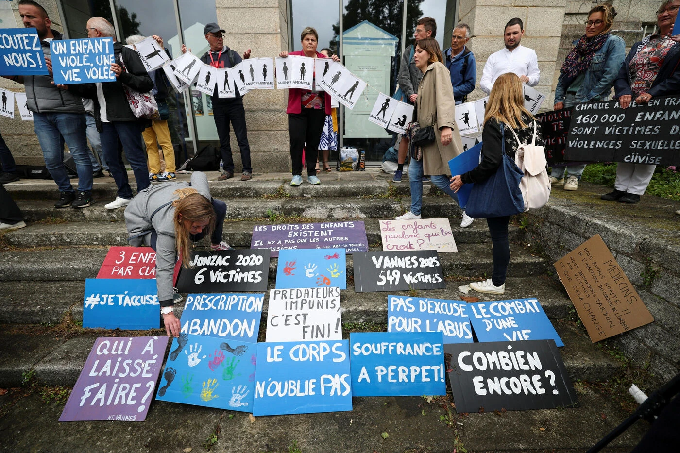 Affaire Le Scouarnec : après le suicide de son avocat, un numéro vert mis en place pour les victimes