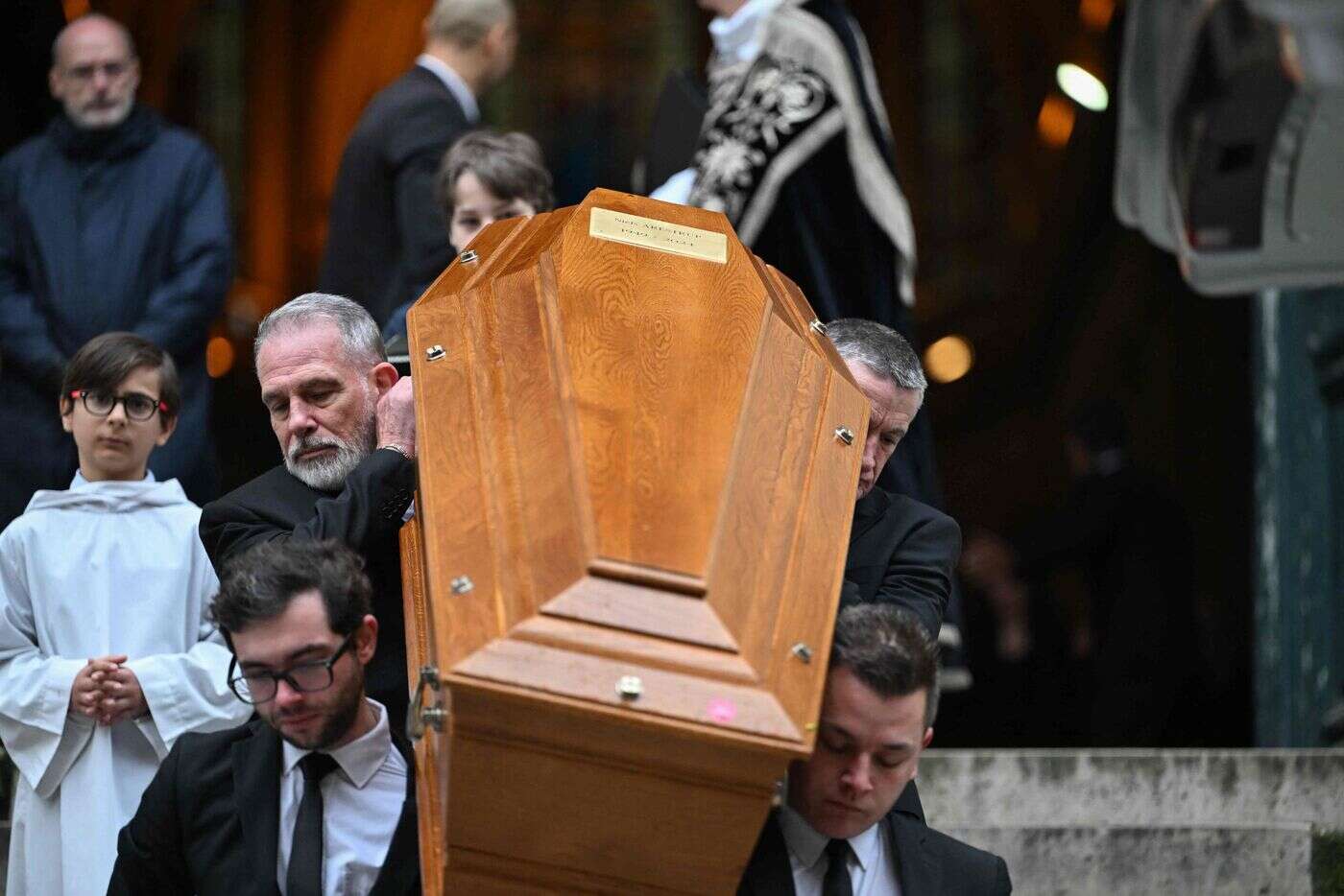 Obsèques de Niels Arestrup : Tahar Rahim, Patrick Bruel, Yvan Attal… les images du dernier hommage à Paris