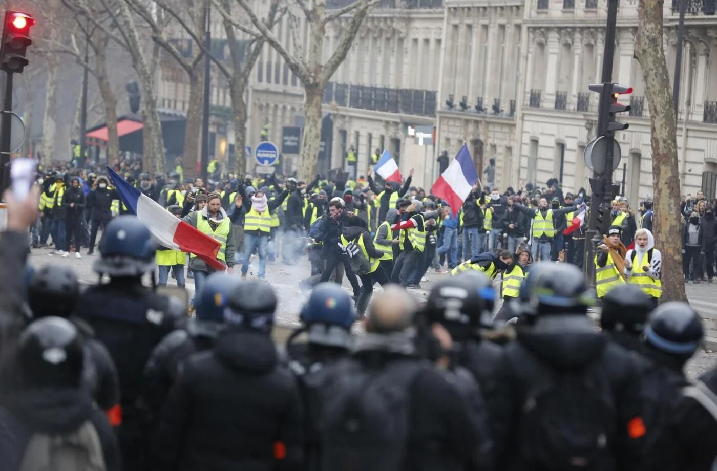 Gilets jaunes : un CRS sera jugé pour blessures involontaires sur un manifestant qui a eu la main arrachée en 2018