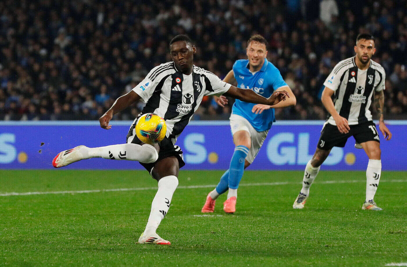 Naples-Juventus Turin : la vidéo du magnifique premier but de Randal Kolo Muani en Serie A