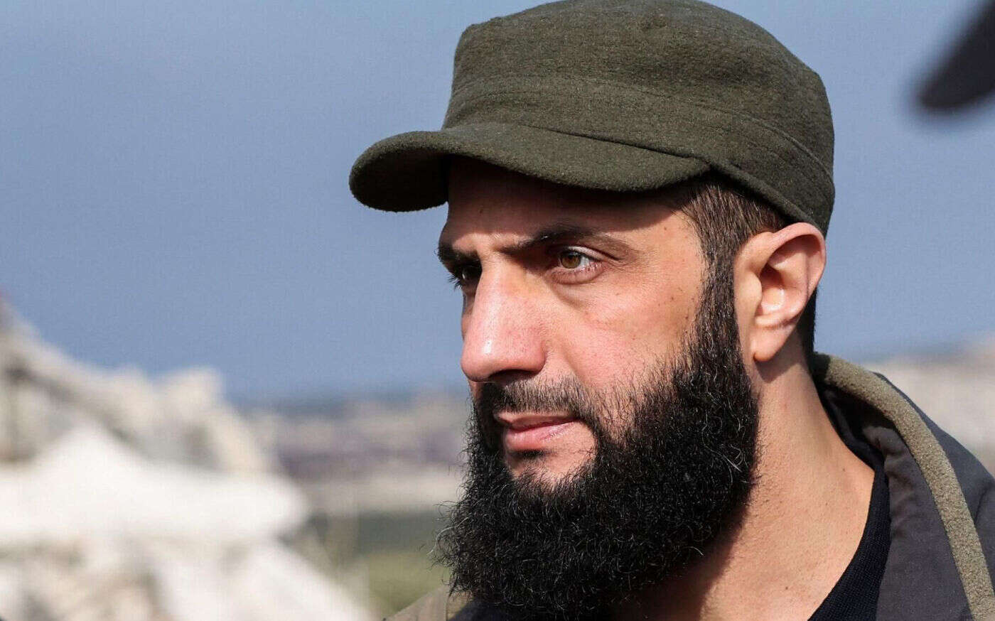 Syrie : qui est Abou Mohammed al-Jolani, l’ancien djihadiste qui a renversé le régime ?