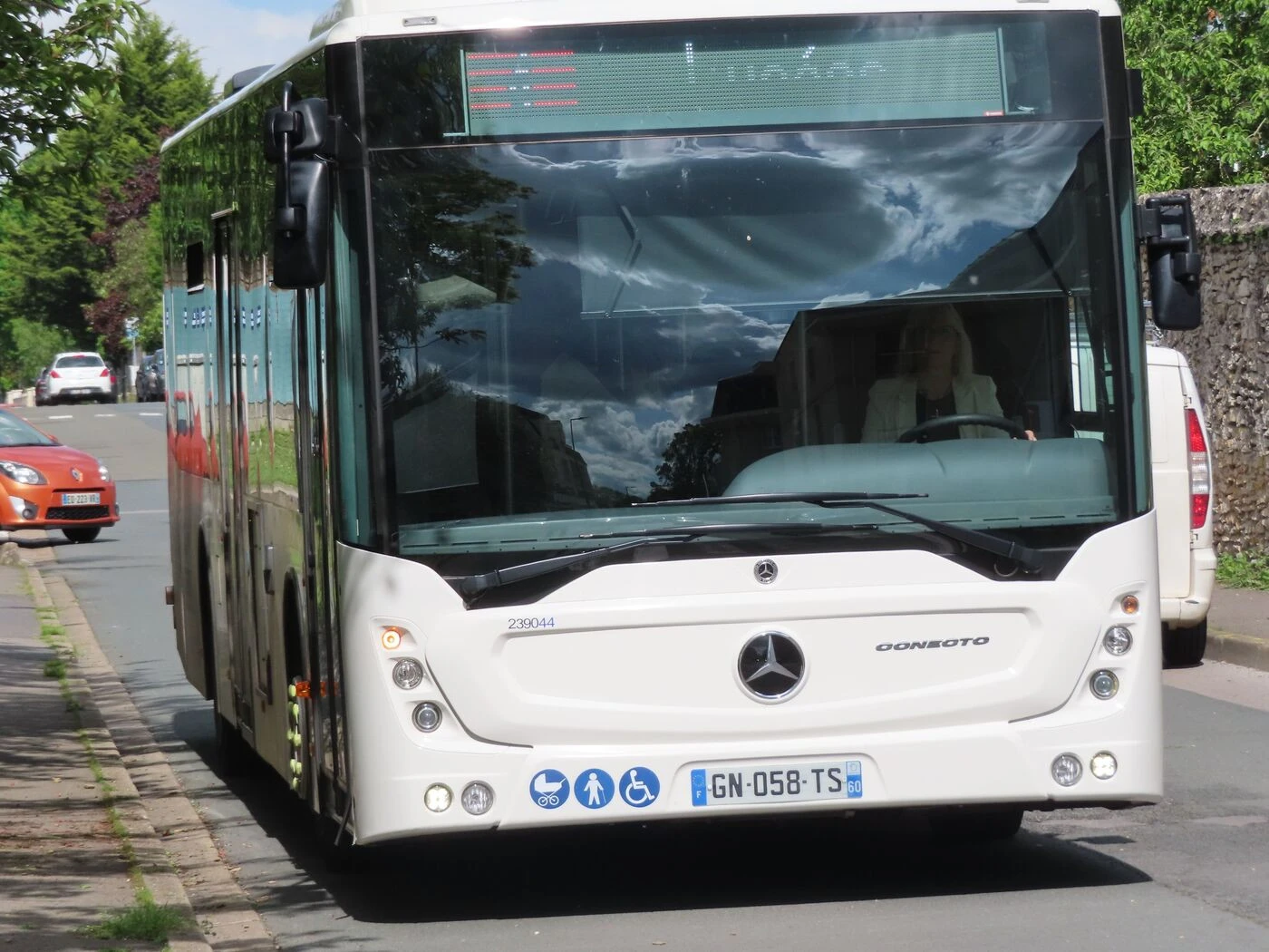 Frappé par un passager, un chauffeur de bus bordelais risque le licenciement pour ne pas avoir respecté le protocole