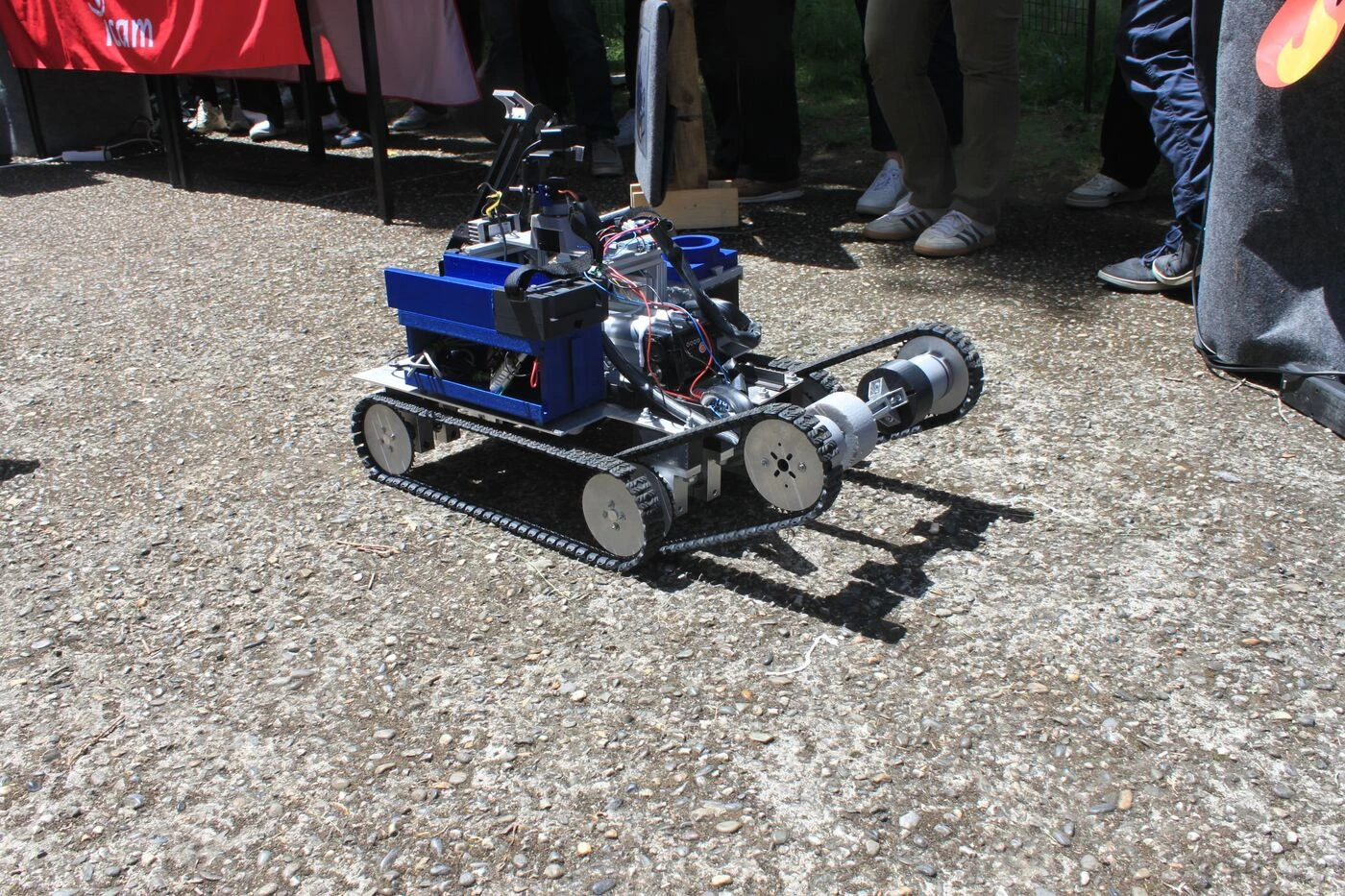 Risques chimiques, incendies : des étudiants toulousains ont conçu des robots explorateurs pour les pompiers de l’Aude