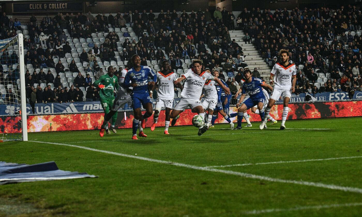 Bastia - Lorient : le match interrompu plus de 35 minutes pour des jets de projectile sur l’arbitre assistant