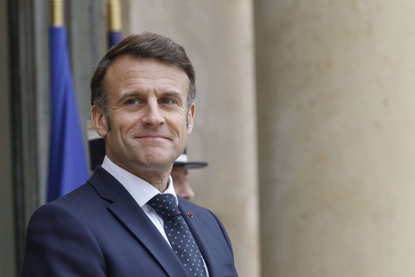 « Vous avez raison » : sur TikTok, Macron défend le paiement du péage avec le smartphone et promet de « régler ça »