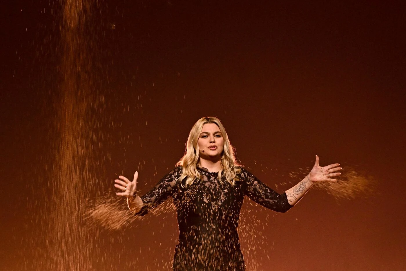 « Je t’aime » : à quelques heures de l’Eurovision, Louane dévoile une rare photo de sa mère décédée en 2014