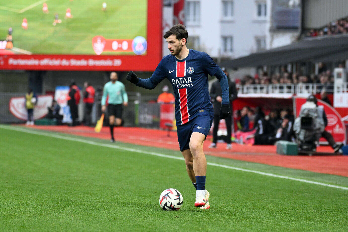 Le Mans-PSG : la composition officielle des Parisiens avec Safonov, Mayulu et Kvaratskhelia titulaires