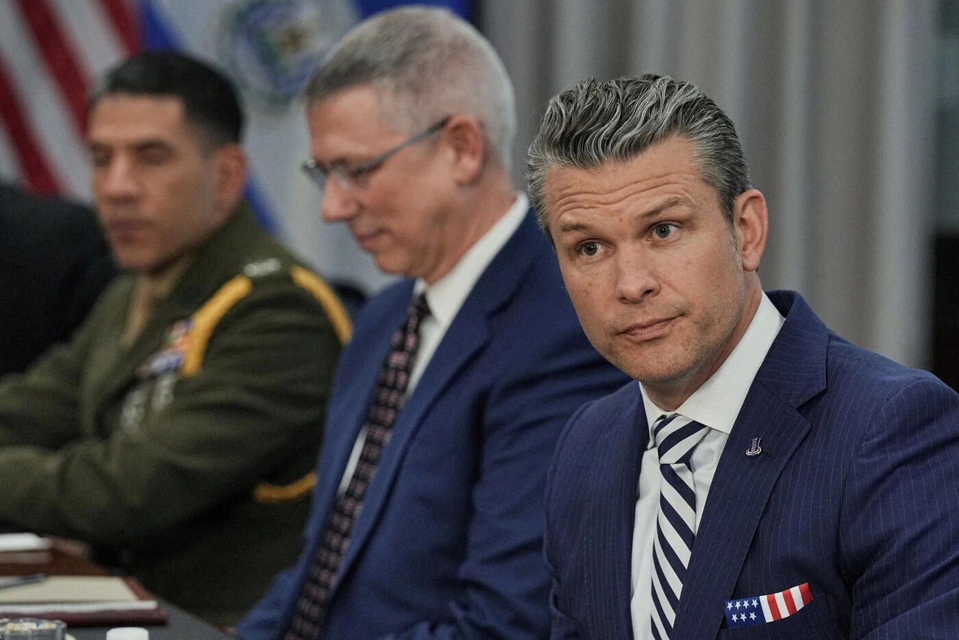 Plans militaires divulgués sur Signal : un deuxième responsable américain suspendu