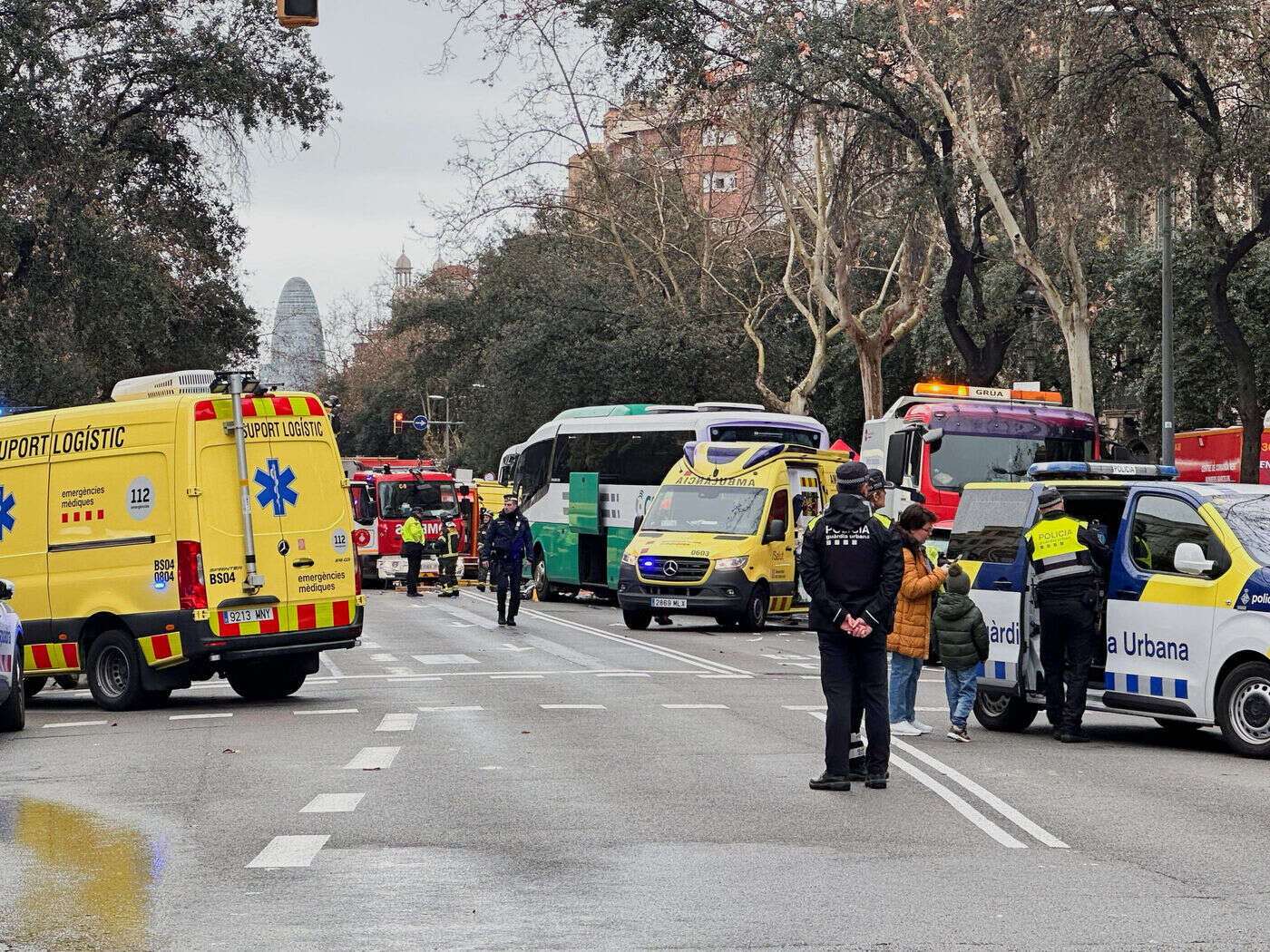 Barcelone : des dizaines de blessés dont quatre graves après une collision entre deux autocars