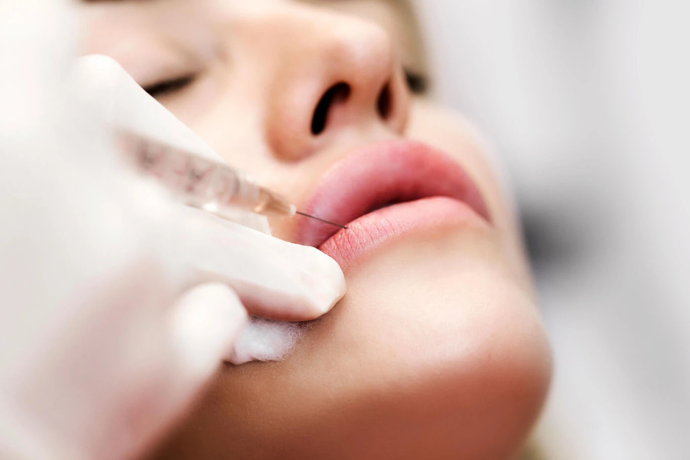 Injections sauvages : « Dr Sorokyna » interpellée à Paris pour exercice illégal de la médecine