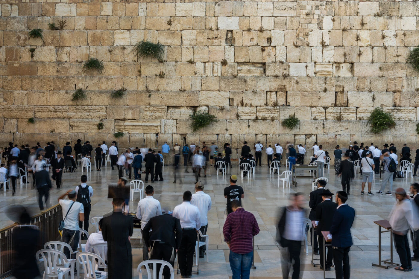 Jérusalem : « Il y a une Shoah à Gaza » tagué sur le mur des Lamentations