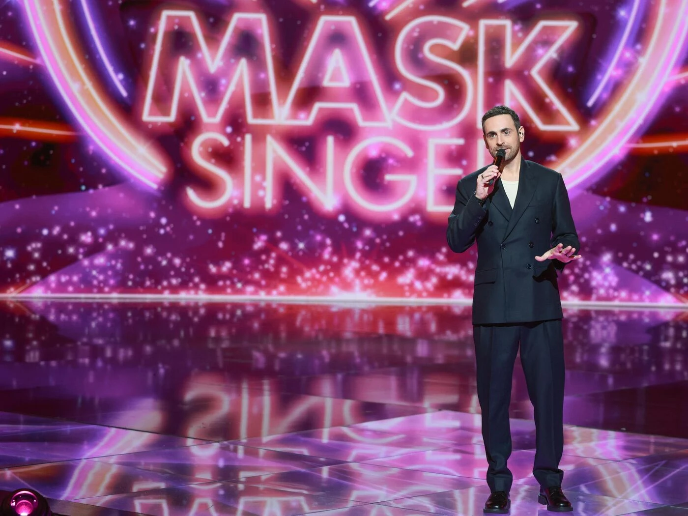 Audiences TV : « Mask Singer », en recul, devancé par une rediffusion de « Simon Coleman »