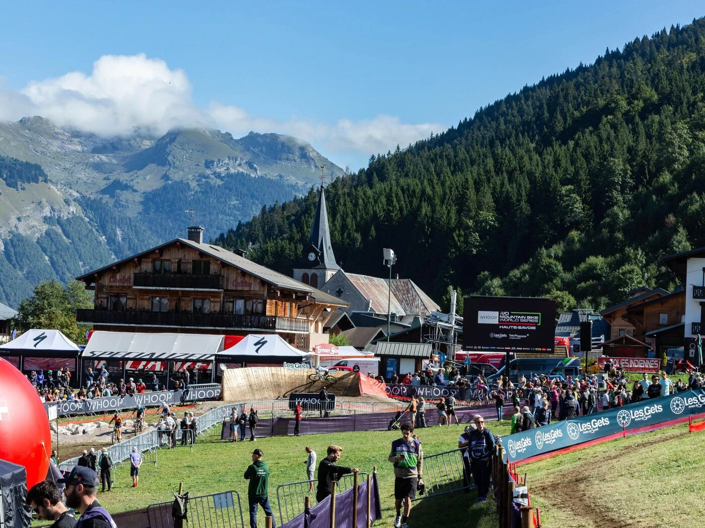 « La suite du week-end promet d’être sympa » : les Gets vivent au rythme de la Coupe du monde de VTT