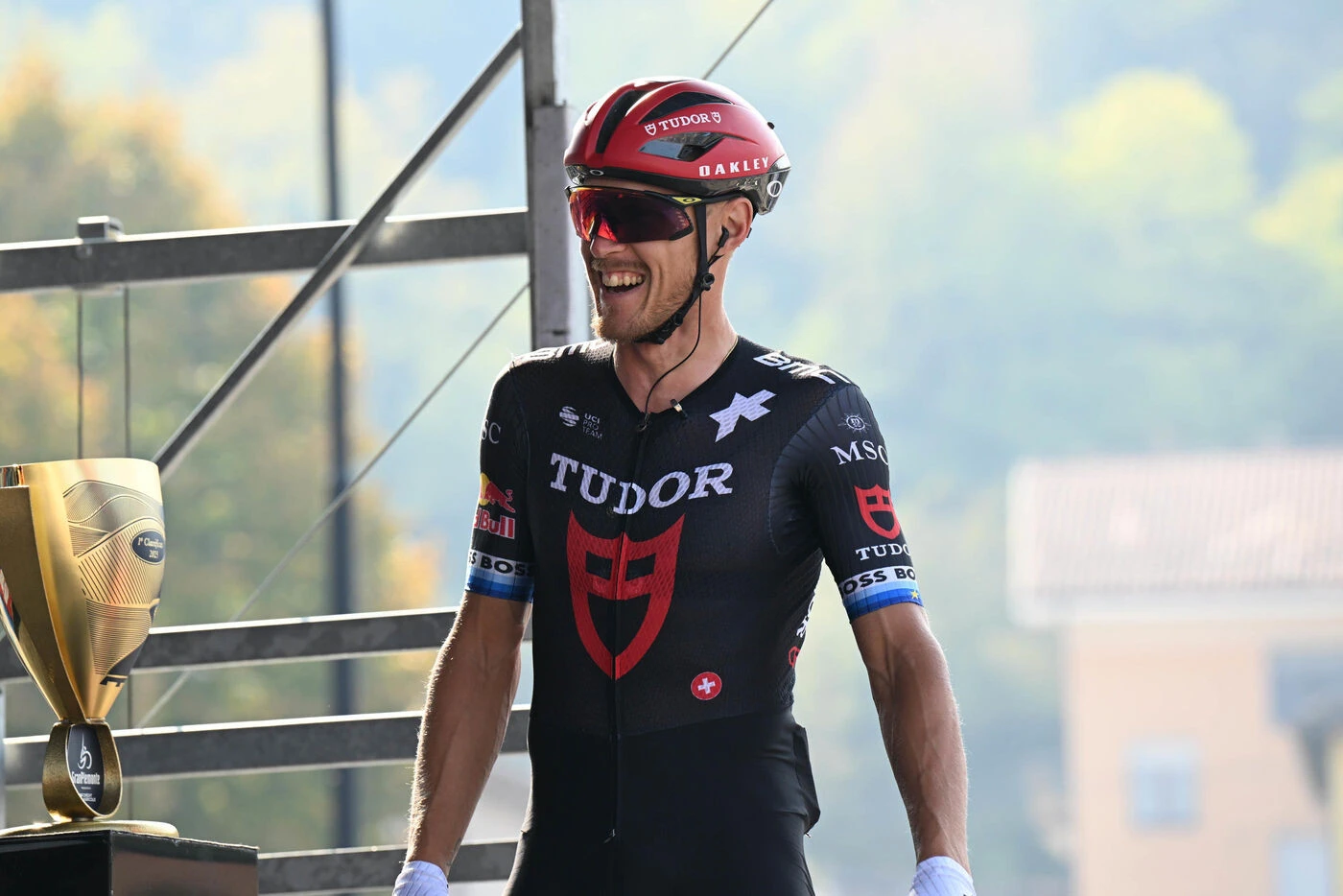Paris-Tours : Mateo Trentin profite d’un final cahotique pour l’emporter, clap de fin pour Arnaud Démarre