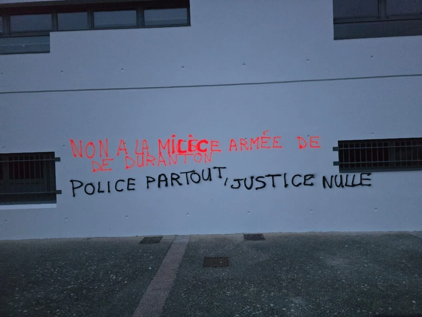 Un opposant de 67 ans interpellé après avoir tagué le nouveau poste de police municipale de Morsang-sur-Orge
