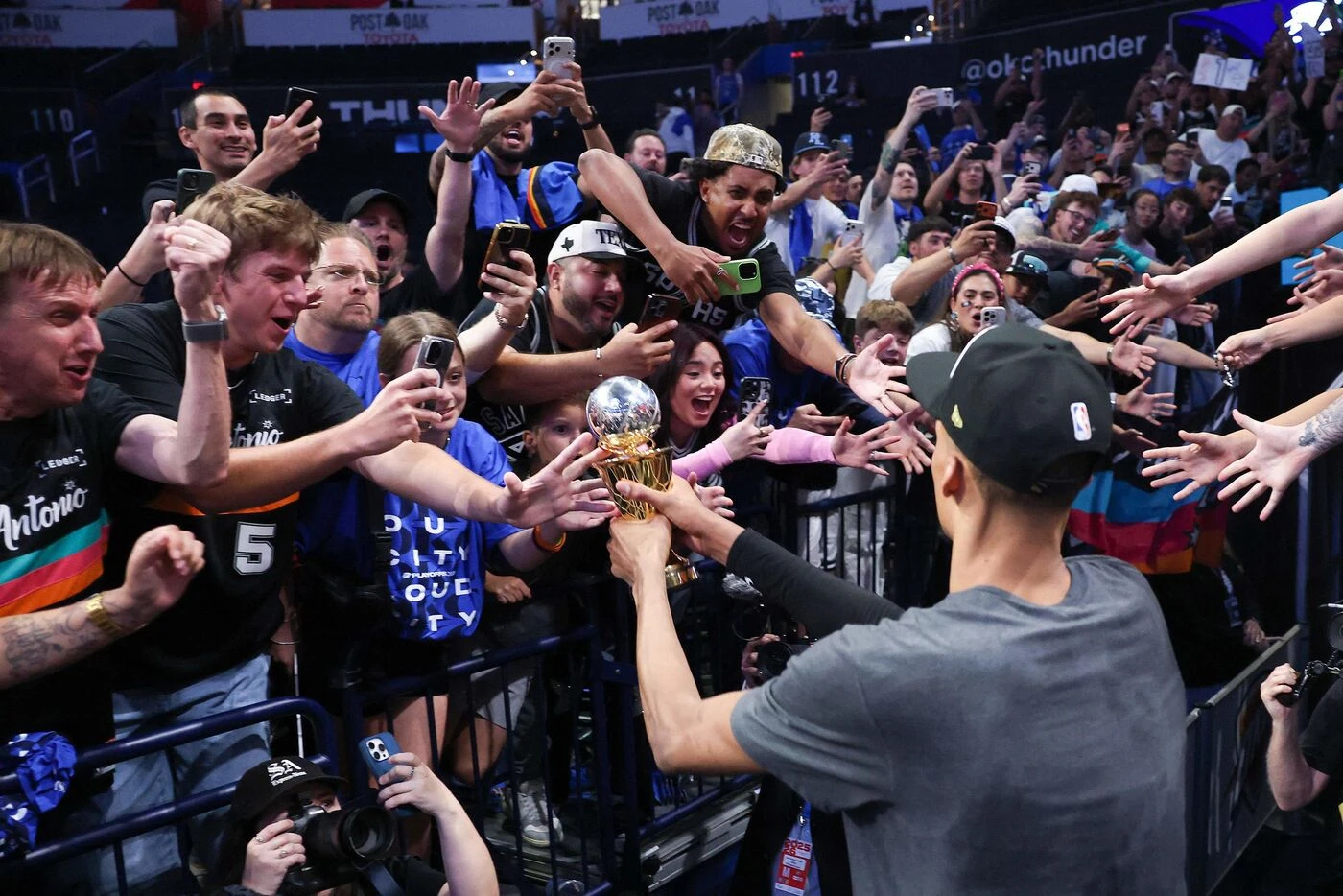 À San Antonio, les Spurs excluent des fans qui revendent : avant la finale NBA, la bataille des places a commencé