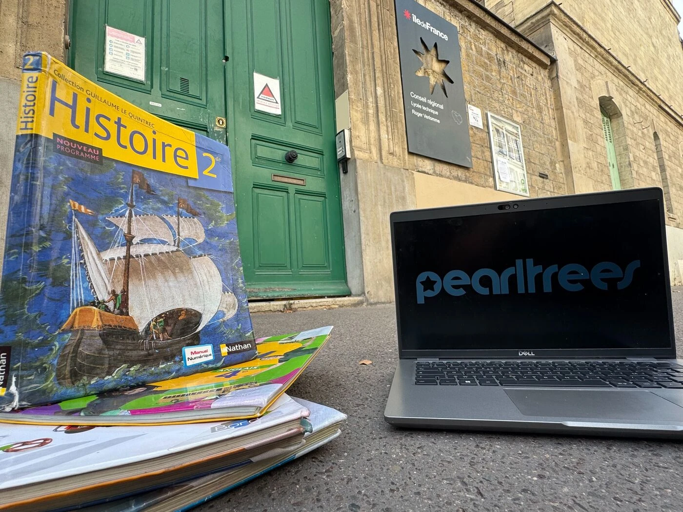 Île-de-France : l’édition de manuels scolaires numériques aux lycéens jugée illégale
